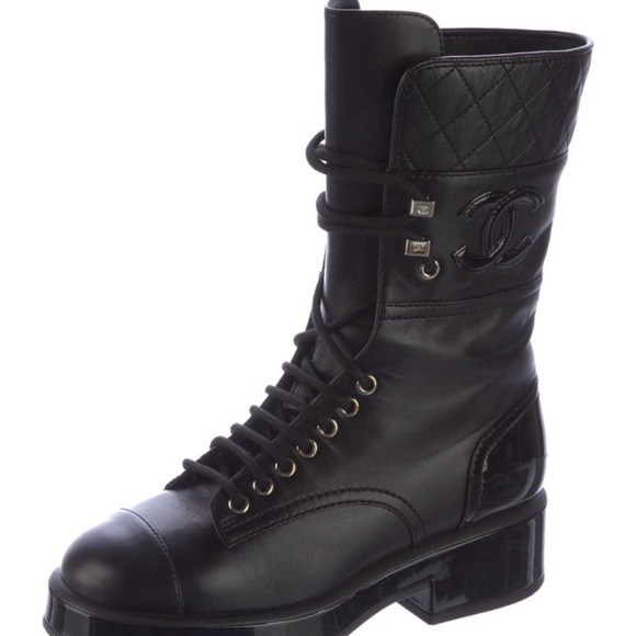 Chanel Combat Boots Interlocking CC Logo Size: 5.5 | IT 35.5
@chanel #chanel - Picture 2 of 5